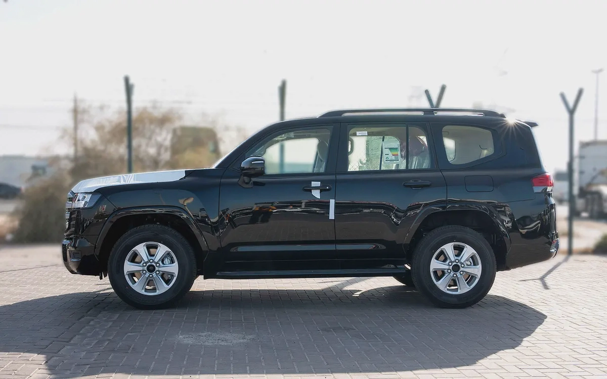 Toyota Land Cruiser GXR 3.5L petrol 2026 with sunroof and 360 camera-2-2