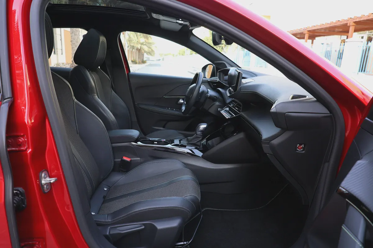 -Peugeot 208-GT-2023-53000km-GCC SPECS-UNDER WARRANTY-EXCELLENT CONDITION-17-17