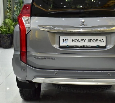 Mitsubishi Montero Sport ( 2019 Model ) in Silver Color GCC Specs-12