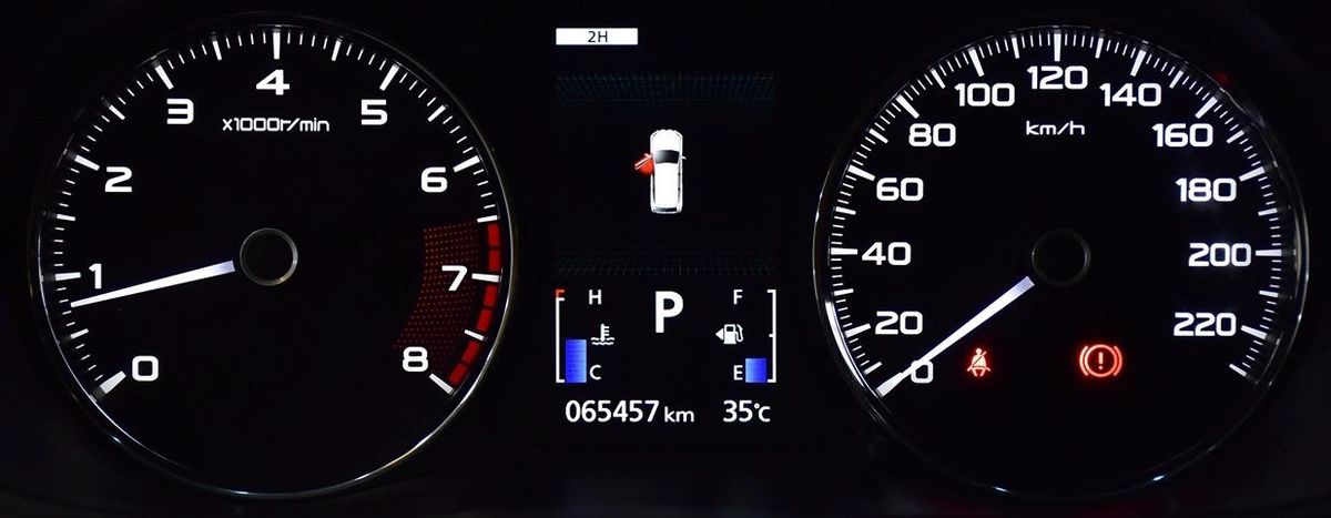 Mitsubishi Montero Sport ( 2019 Model ) in Silver Color GCC Specs