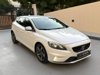 Gulf Specs 2016 VOLVO V40 T5 R-Design 2.0Litre V4 Turbo-Charged (Agency Maintained Till-Date)-13