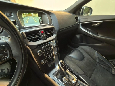 Gulf Specs 2016 VOLVO V40 T5 R-Design 2.0Litre V4 Turbo-Charged (Agency Maintained Till-Date)-5