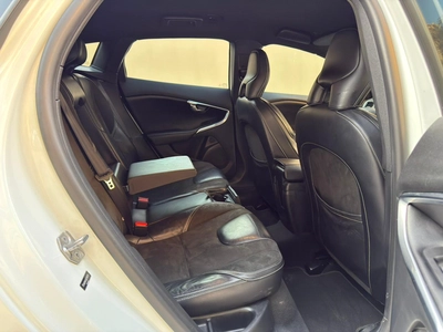 Gulf Specs 2016 VOLVO V40 T5 R-Design 2.0Litre V4 Turbo-Charged (Agency Maintained Till-Date)-14