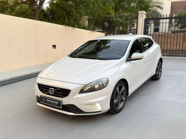 Gulf Specs 2016 VOLVO V40 T5 R-Design 2.0Litre V4 Turbo-Charged (Agency Maintained Till-Date)