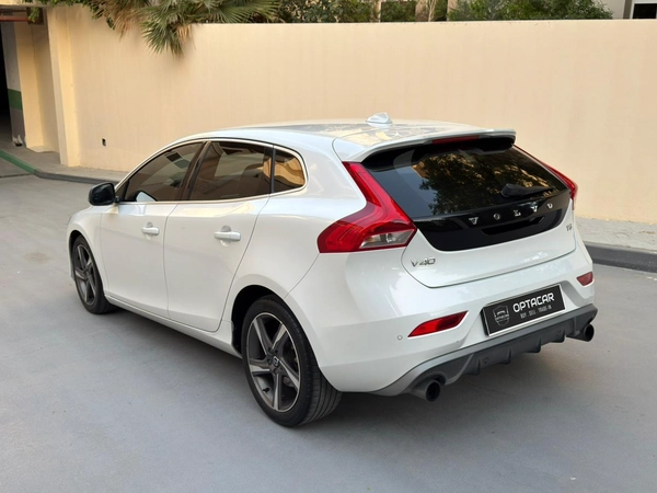 Gulf Specs 2016 VOLVO V40 T5 R-Design 2.0Litre V4 Turbo-Charged (Agency Maintained Till-Date)