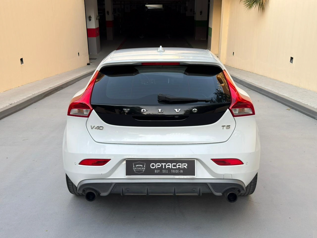 Gulf Specs 2016 VOLVO V40 T5 R-Design 2.0Litre V4 Turbo-Charged (Agency Maintained Till-Date)-2-2