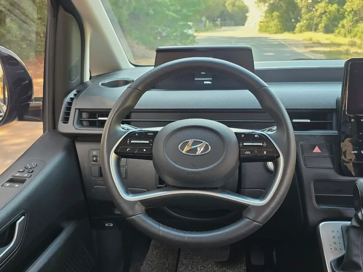 2023 Hyundai Staria Comfort - Korean Specs - Pristine Condition - 11 Seats - Perfect condition