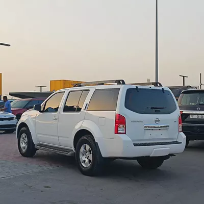Nissan Pathfinder Platinum 2010 | GCC Specs | Top Option-3