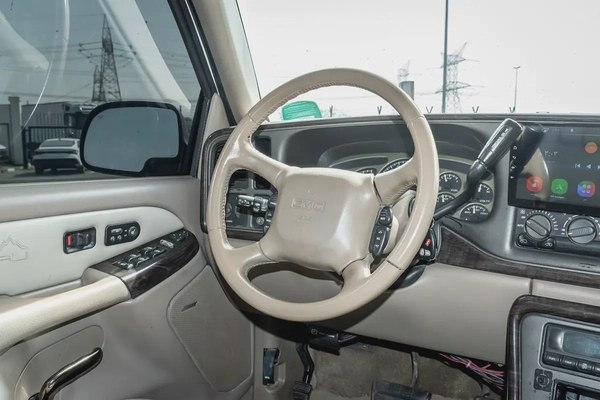 2001 - GMC YUKON XL DENALI -  JAPAN IMPORTED
