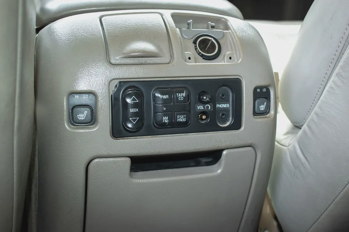 2001 - GMC YUKON XL DENALI -  JAPAN IMPORTED