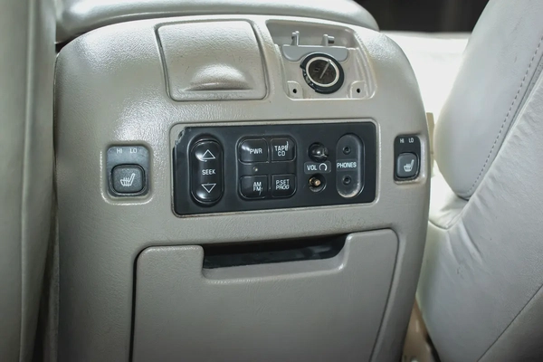 2001 - GMC YUKON XL DENALI -  JAPAN IMPORTED