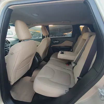 2015 Jeep Grand Cherokee | GCC Specs | Well Maintained-9