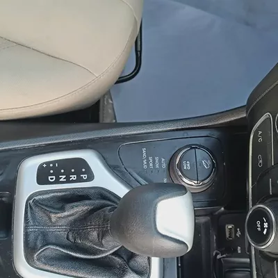 2015 Jeep Grand Cherokee | GCC Specs | Well Maintained-12