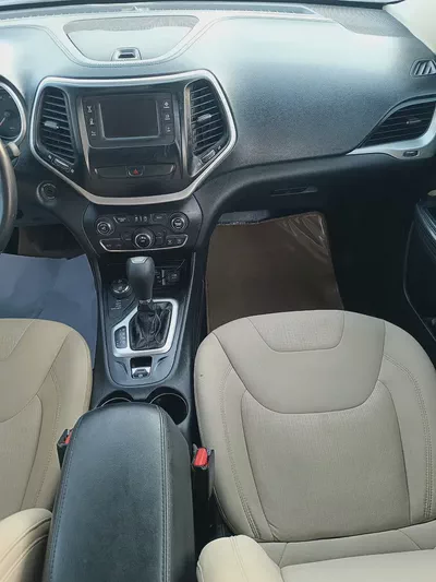 2015 Jeep Grand Cherokee | GCC Specs | Well Maintained-7
