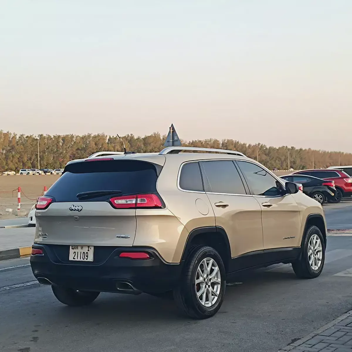 2015 Jeep Grand Cherokee | GCC Specs | Well Maintained-4-4