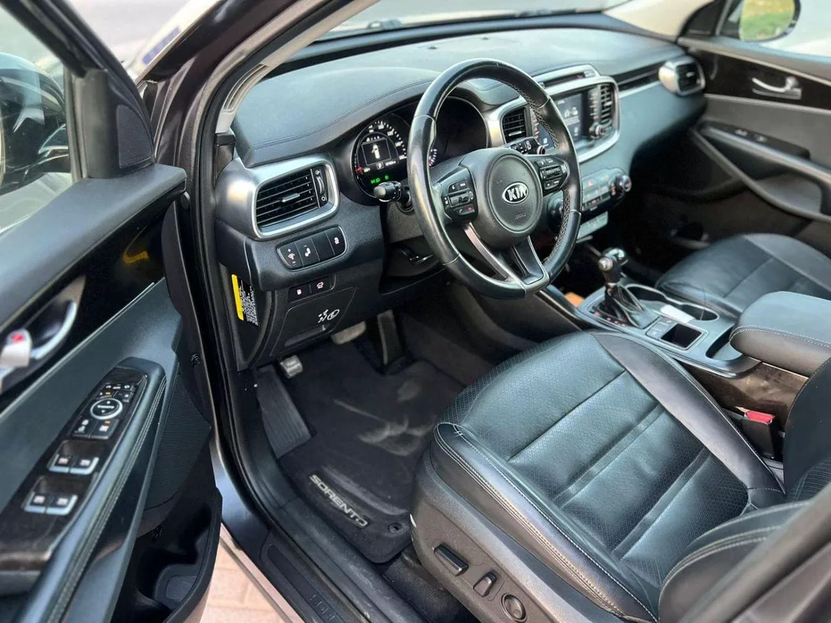 Kia Sorento EX 2018 Kia Sorento MidOption Full Automatic - 3.3L V6 - Rear Camera & Sensor - Leather Seat - Auto-9-0