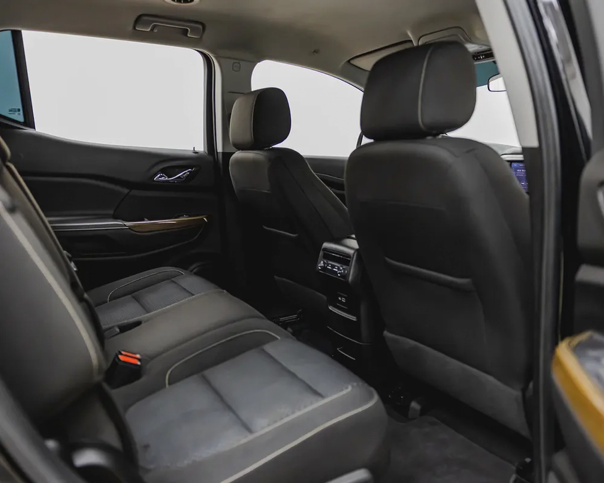 GMC ACADIA SLE - 2023 - GCC - FSH - EXCELLENT CONDITION-17-17