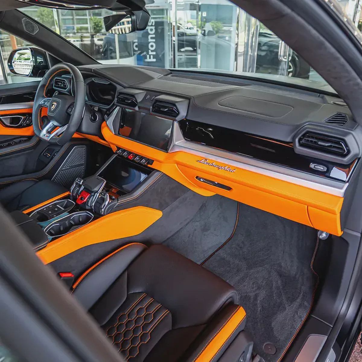 2026  LAMBORGHINI URUS SE  MATT BLACK ( SPECAIL ORDER ) BRAND NEW-9-9