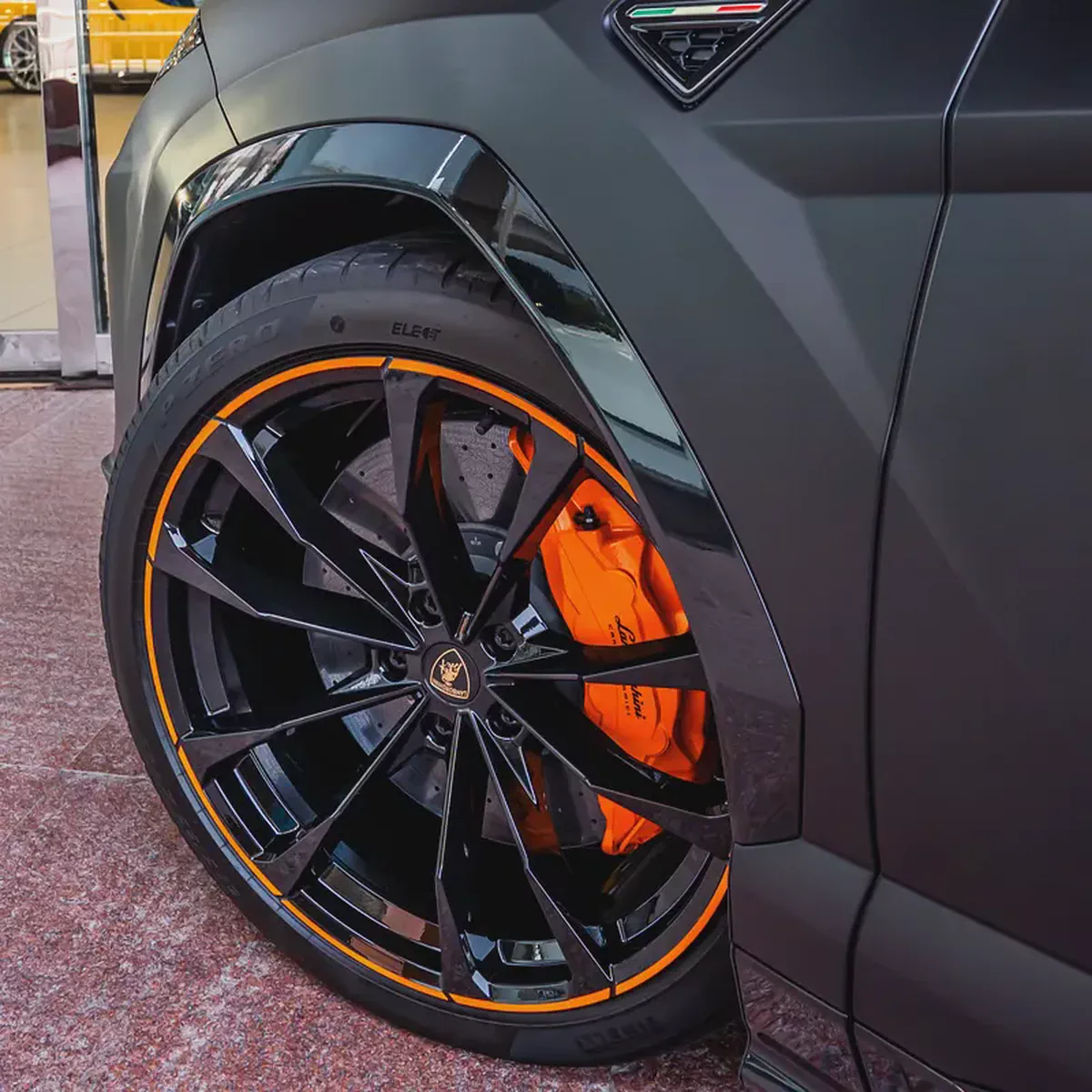 2026  LAMBORGHINI URUS SE  MATT BLACK ( SPECAIL ORDER ) BRAND NEW-15-15