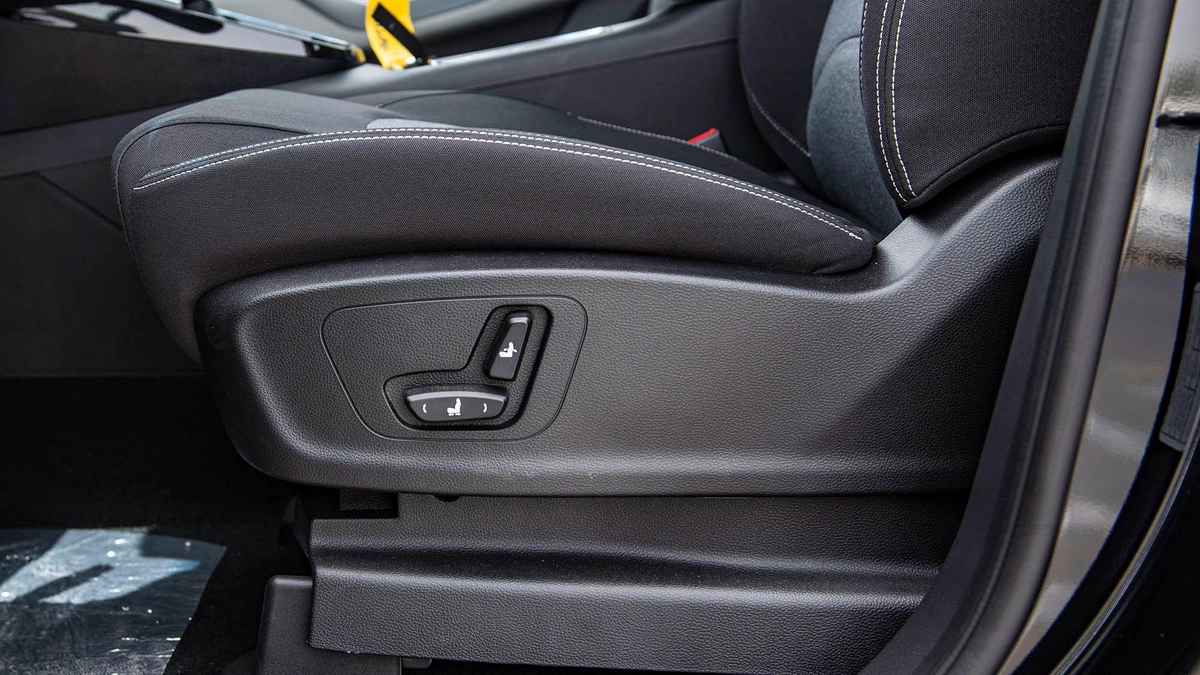 2024 Chevrolet Captiva Silver – Modern SUV with Style-8-8