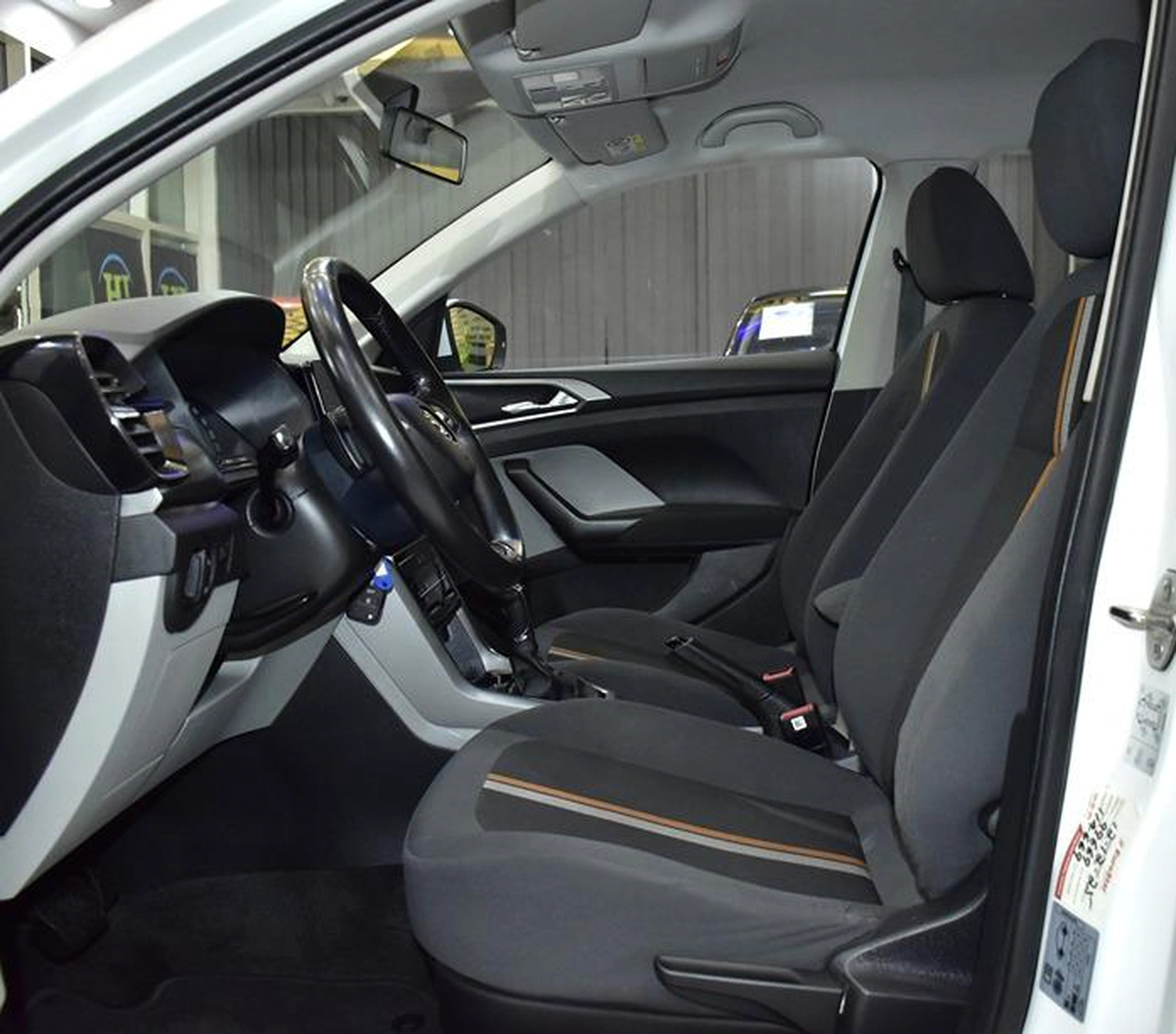 Skoda Kushaq ( 2023 Model ) in White Color GCC Specs-11-11