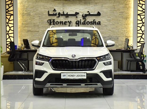Skoda Kushaq ( 2023 Model ) in White Color GCC Specs