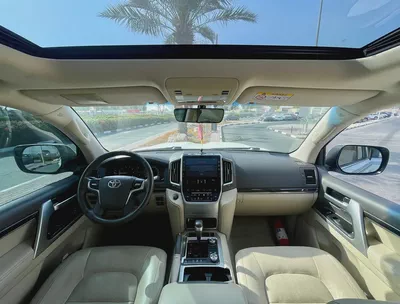 2019 Toyota Land Cruiser VXR 5.7L V8 | GCC Specs | White | 8-Seater | Full Option-11