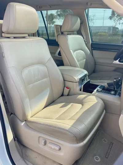 2019 Toyota Land Cruiser VXR 5.7L V8 | GCC Specs | White | 8-Seater | Full Option-12