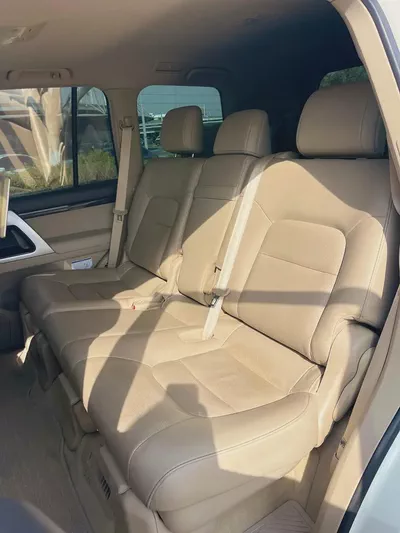 2019 Toyota Land Cruiser VXR 5.7L V8 | GCC Specs | White | 8-Seater | Full Option-15