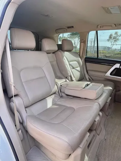 2019 Toyota Land Cruiser VXR 5.7L V8 | GCC Specs | White | 8-Seater | Full Option-16