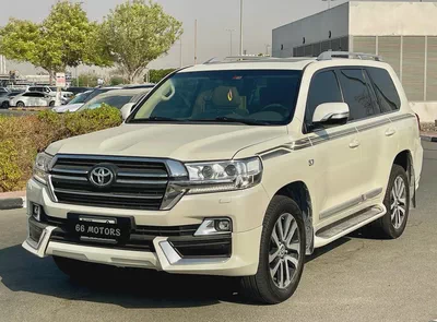 2019 Toyota Land Cruiser VXR 5.7L V8 | GCC Specs | White | 8-Seater | Full Option-1