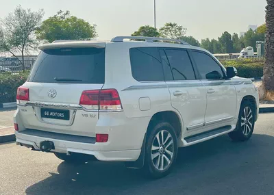2019 Toyota Land Cruiser VXR 5.7L V8 | GCC Specs | White | 8-Seater | Full Option-4