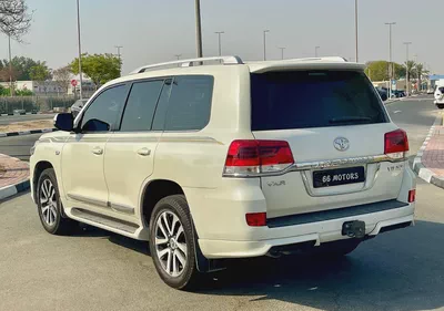 2019 Toyota Land Cruiser VXR 5.7L V8 | GCC Specs | White | 8-Seater | Full Option-5