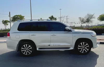 2019 Toyota Land Cruiser VXR 5.7L V8 | GCC Specs | White | 8-Seater | Full Option-6