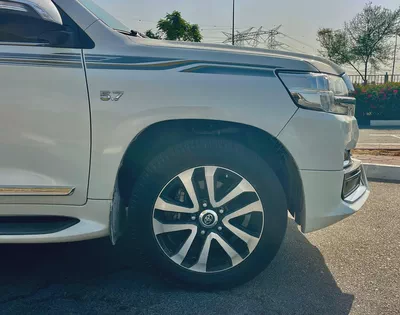 2019 Toyota Land Cruiser VXR 5.7L V8 | GCC Specs | White | 8-Seater | Full Option-7