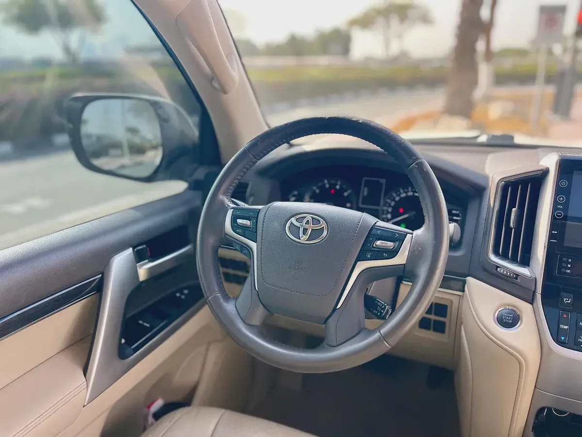 2019 Toyota Land Cruiser VXR 5.7L V8 | GCC Specs | White | 8-Seater | Full Option-9-9