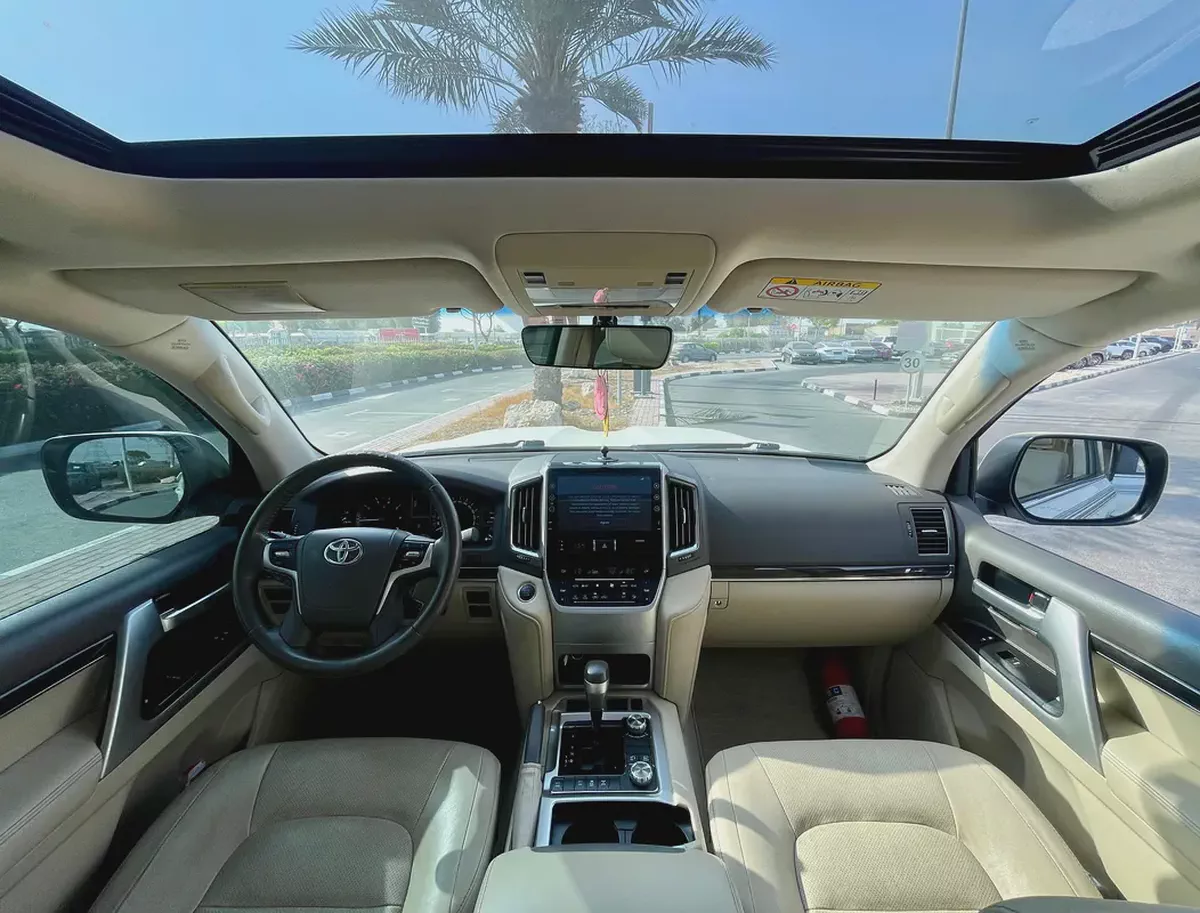 2019 Toyota Land Cruiser VXR 5.7L V8 | GCC Specs | White | 8-Seater | Full Option-11-11