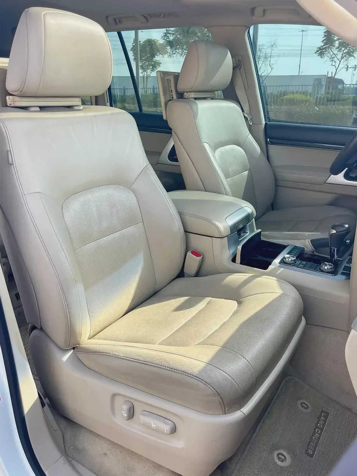 2019 Toyota Land Cruiser VXR 5.7L V8 | GCC Specs | White | 8-Seater | Full Option-12-12