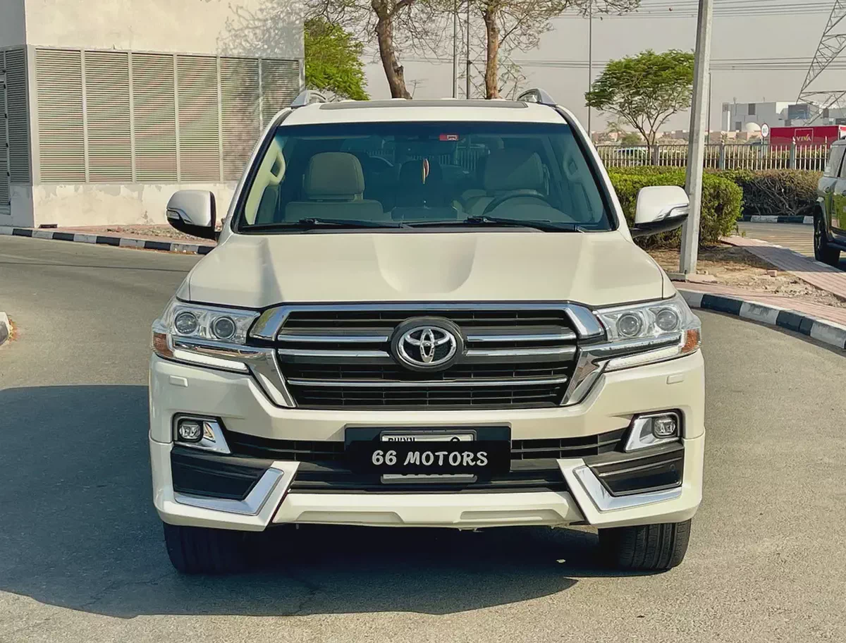 2019 Toyota Land Cruiser VXR 5.7L V8 | GCC Specs | White | 8-Seater | Full Option-2-2