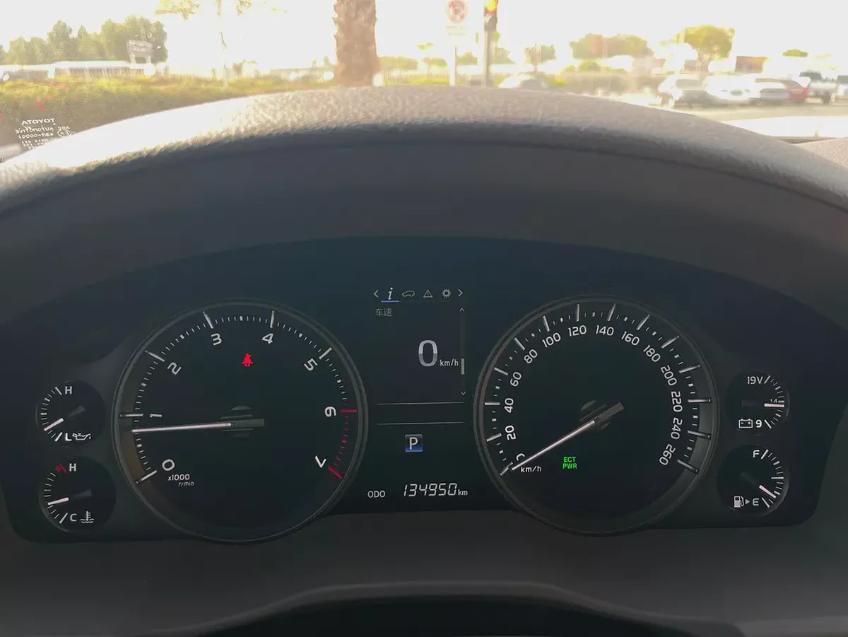 2019 Toyota Land Cruiser VXR 5.7L V8 | GCC Specs | White | 8-Seater | Full Option-8-8