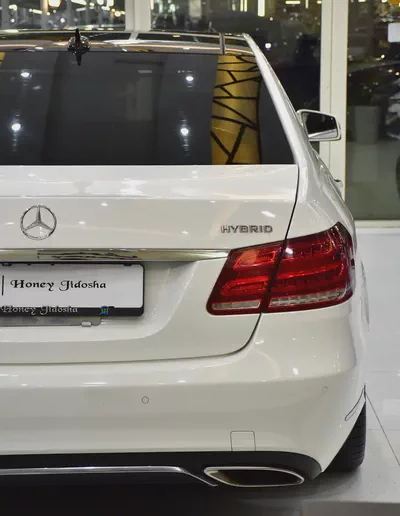EXCELLENT DEAL for our Mercedes Benz E400 Hybrid ( 2014 Model ) in White Color Japanese Specs-8