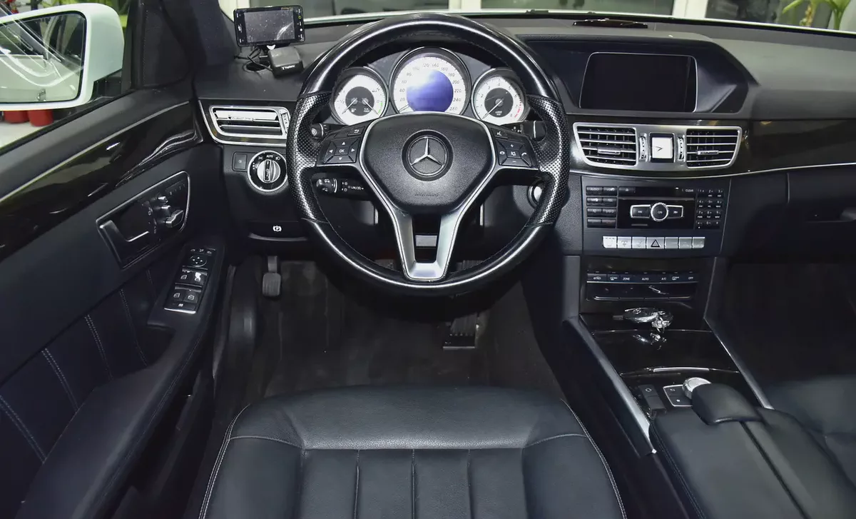 EXCELLENT DEAL for our Mercedes Benz E400 Hybrid ( 2014 Model ) in White Color Japanese Specs-11-11