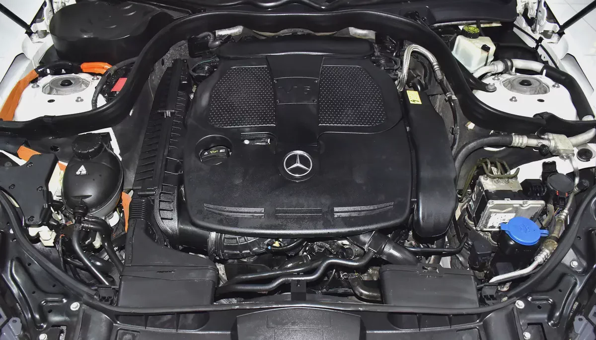 EXCELLENT DEAL for our Mercedes Benz E400 Hybrid ( 2014 Model ) in White Color Japanese Specs-16-16