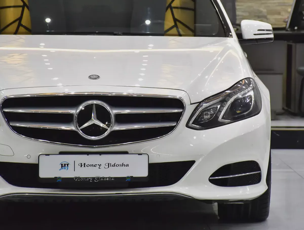 EXCELLENT DEAL for our Mercedes Benz E400 Hybrid ( 2014 Model ) in White Color Japanese Specs-3-3