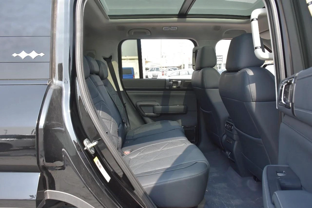 LEOPARD 5 NAVIGATOR 2025 | BLACK-8-8