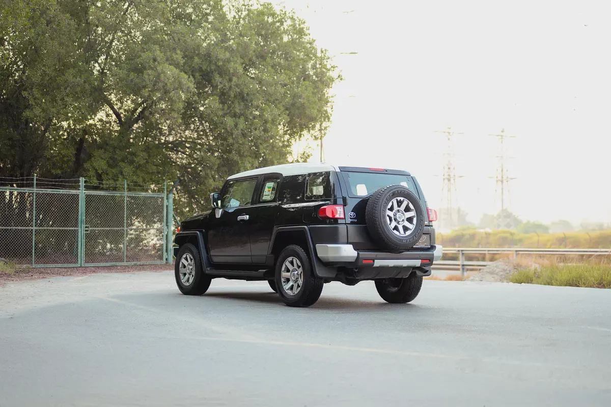 AED 2,804/month | FJ Cruiser GXR | GCC Specs | REF#T73237-4-4