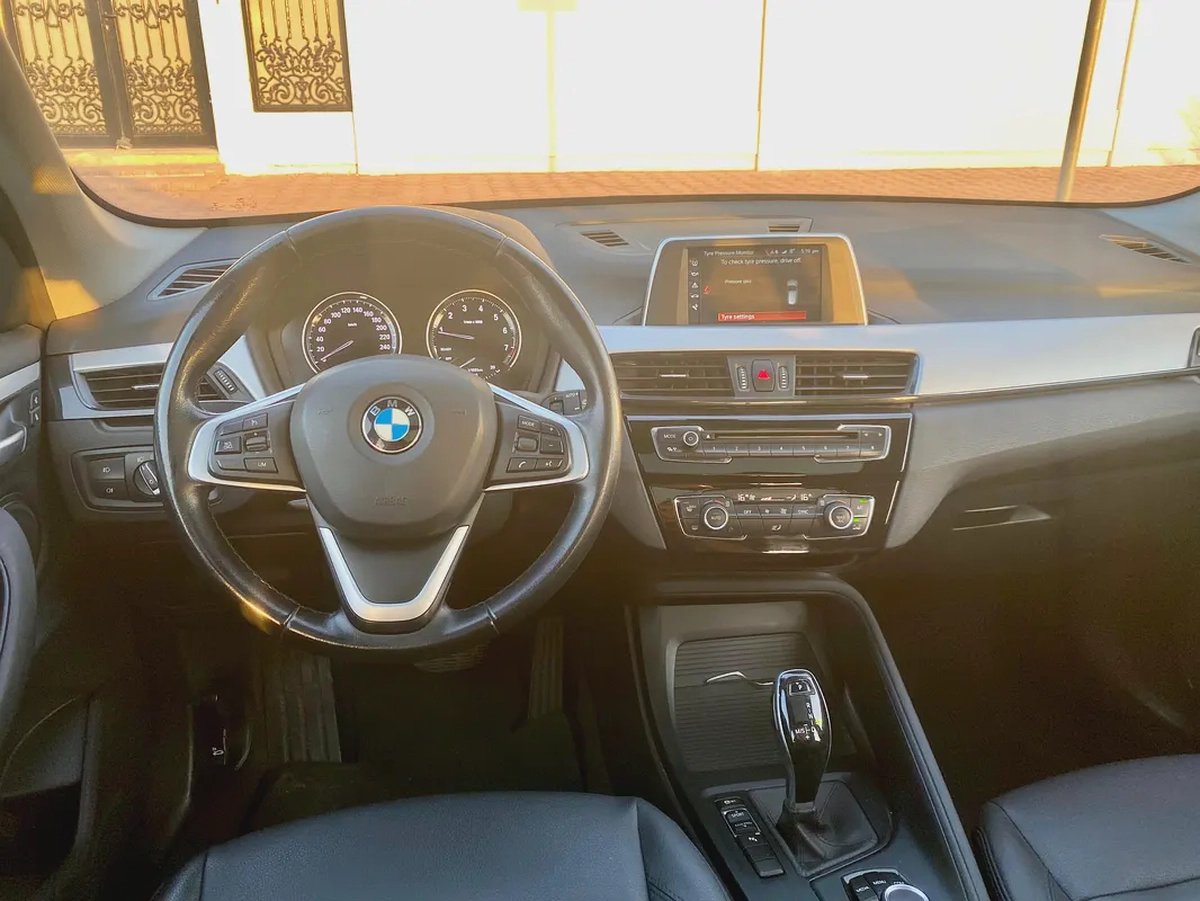 2019 BMW X1 SDrive20i full option panorama || AGENCY SERVICES || accident free-11-11