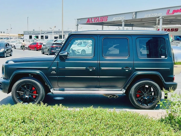 2022 - BENZ G63 AMG  - SUPER CLEAN - LIKE NEW - ONLY 32,000 KM