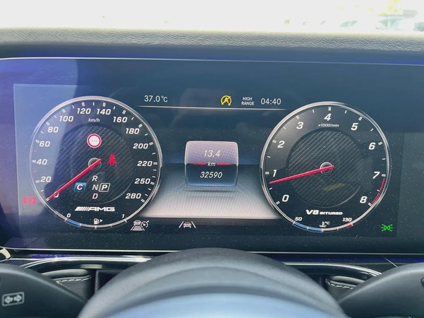 2022 - BENZ G63 AMG  - SUPER CLEAN - LIKE NEW - ONLY 32,000 KM