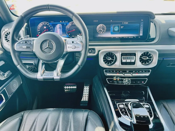 2022 - BENZ G63 AMG  - SUPER CLEAN - LIKE NEW - ONLY 32,000 KM